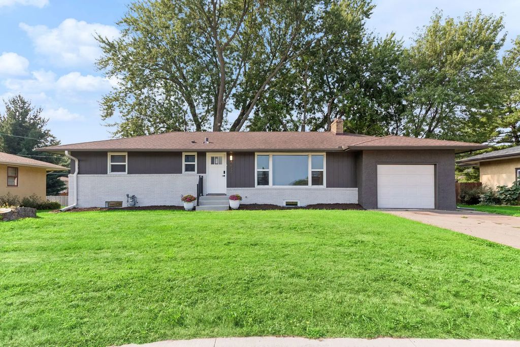 1432 County Road B West W, Roseville