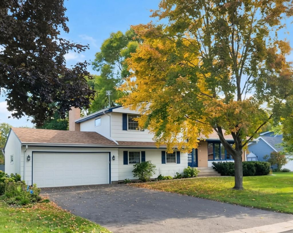 413 Rice Creek Boulevard Ne, Fridley