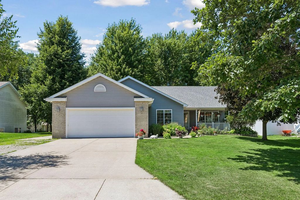 821 Lancer Drive Ne, Owatonna