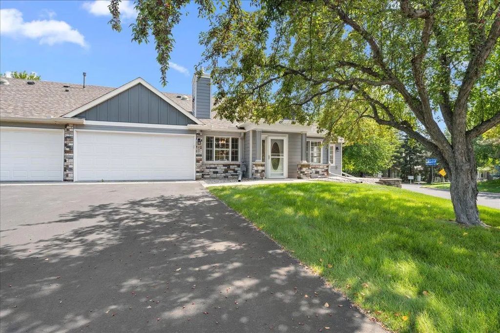 9961 Tamarack Cove, Woodbury