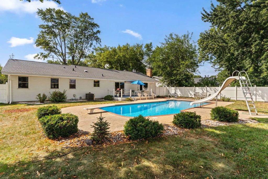 14490 Gannon Way, Apple Valley