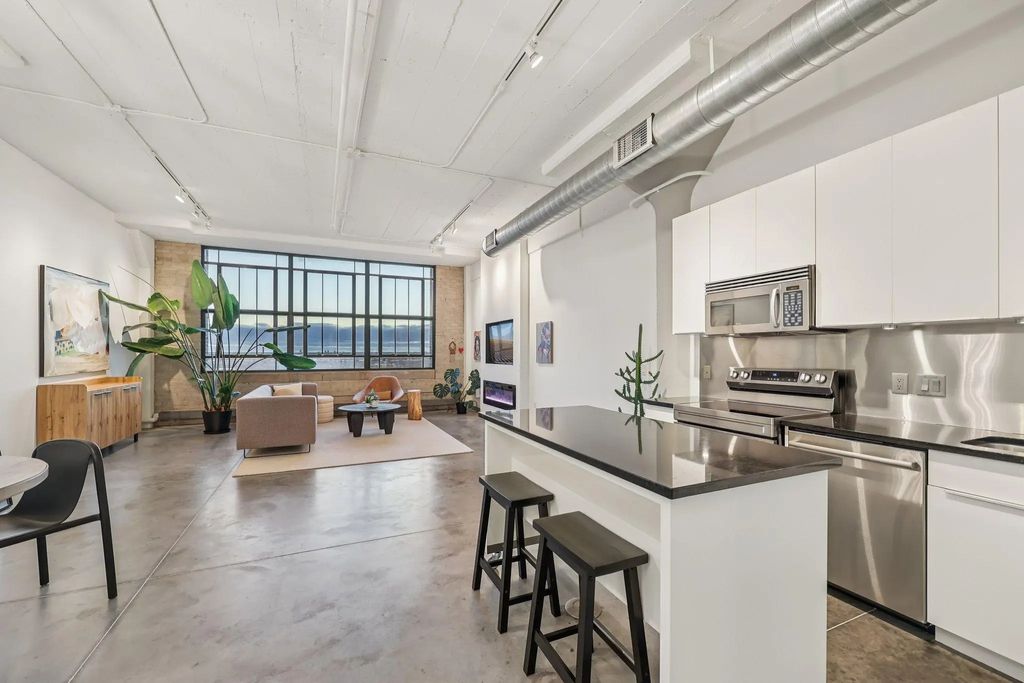 2929 Chicago Ave 1105, Minneapolis