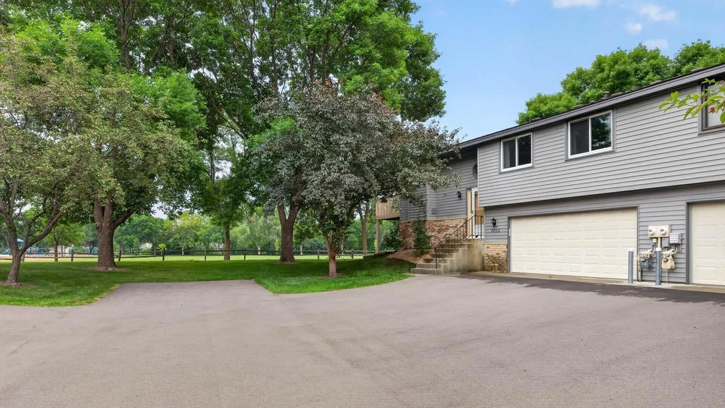 7205 Pontiac Circle, Chanhassen
