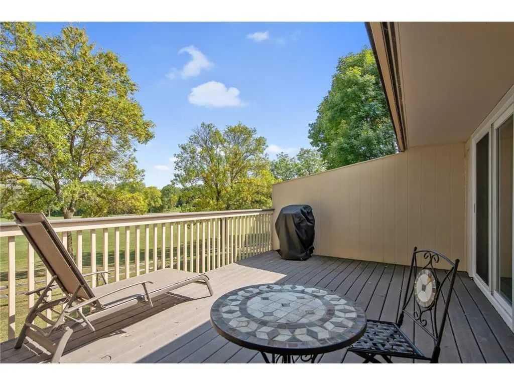 7205 Pontiac Circle, Chanhassen