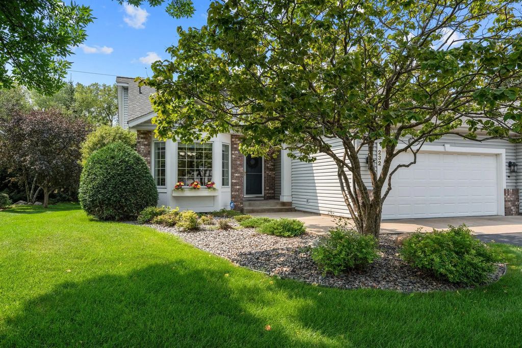 232 Wildflower Court, Vadnais Heights