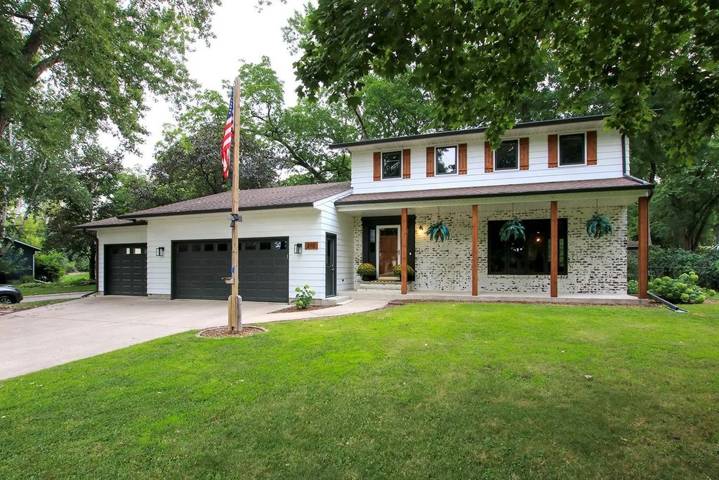210 Interwood Drive, Glencoe