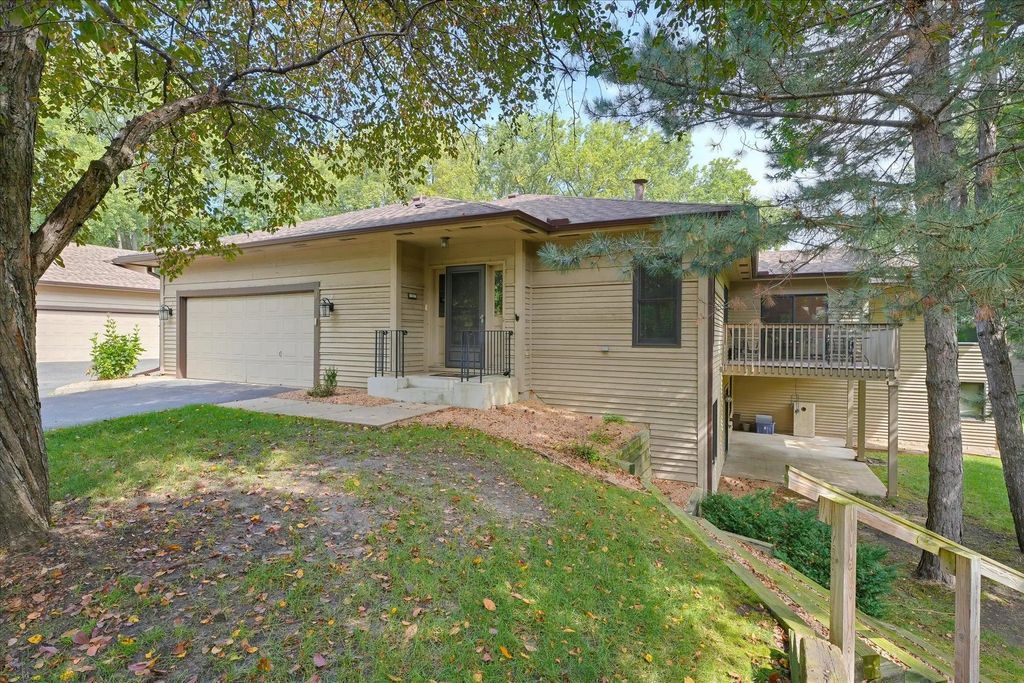 1900 Victoria Road S J, Mendota Heights