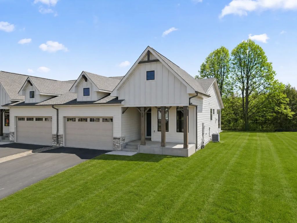 20 Palomino Court, Hudson