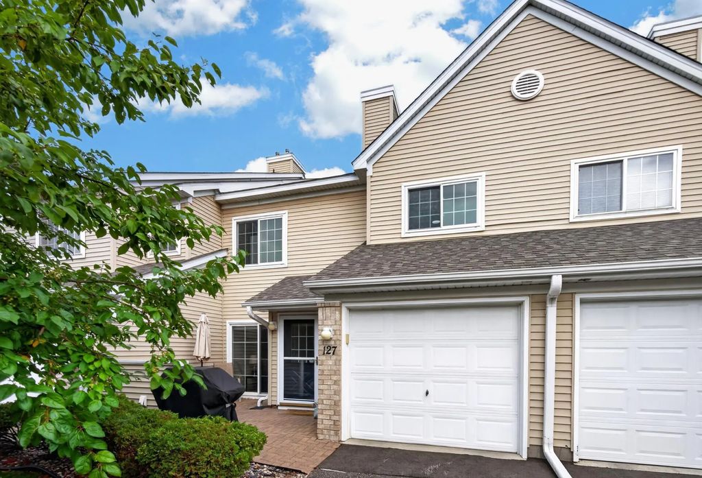 2210 Ranchview Lane N 127, Plymouth