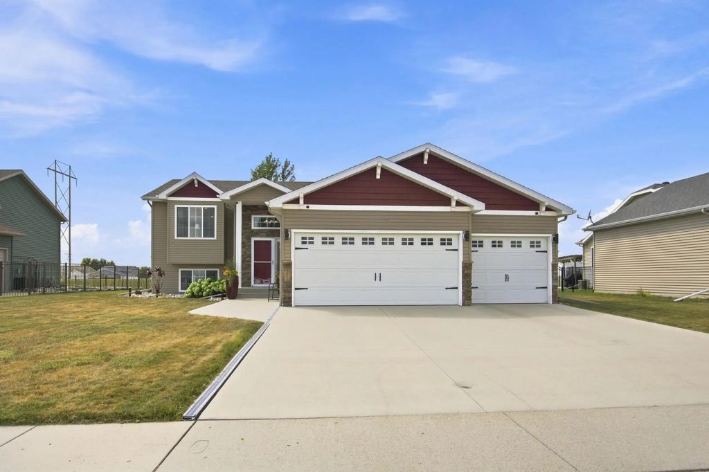 4801 Lavonne Court S, Fargo
