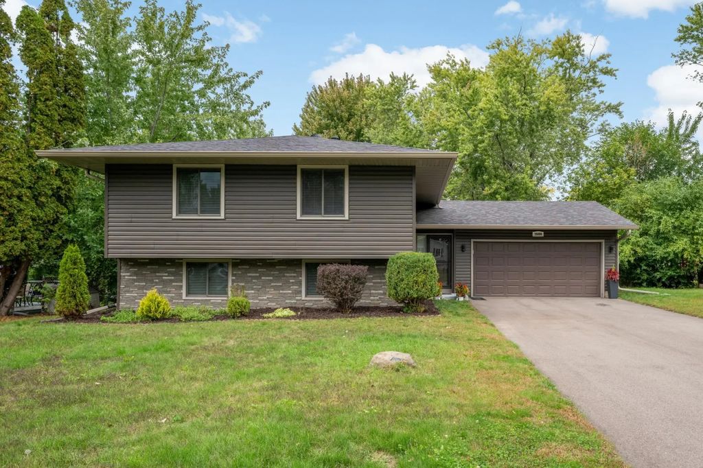 1989 Foxridge Road, Saint Paul