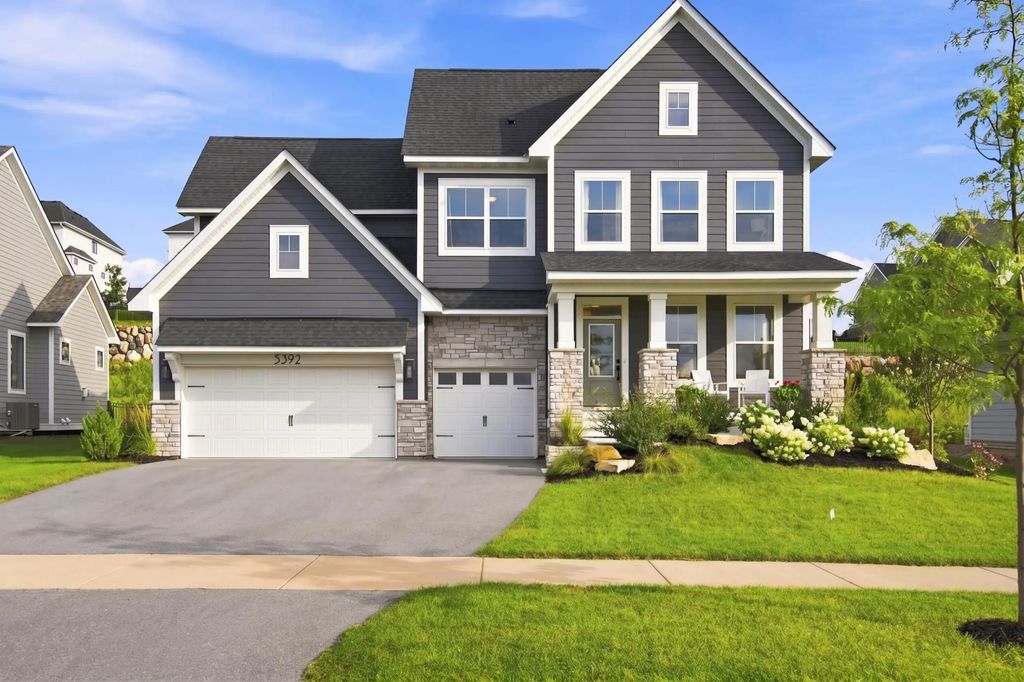 5392 Rolling Hills Parkway, Victoria