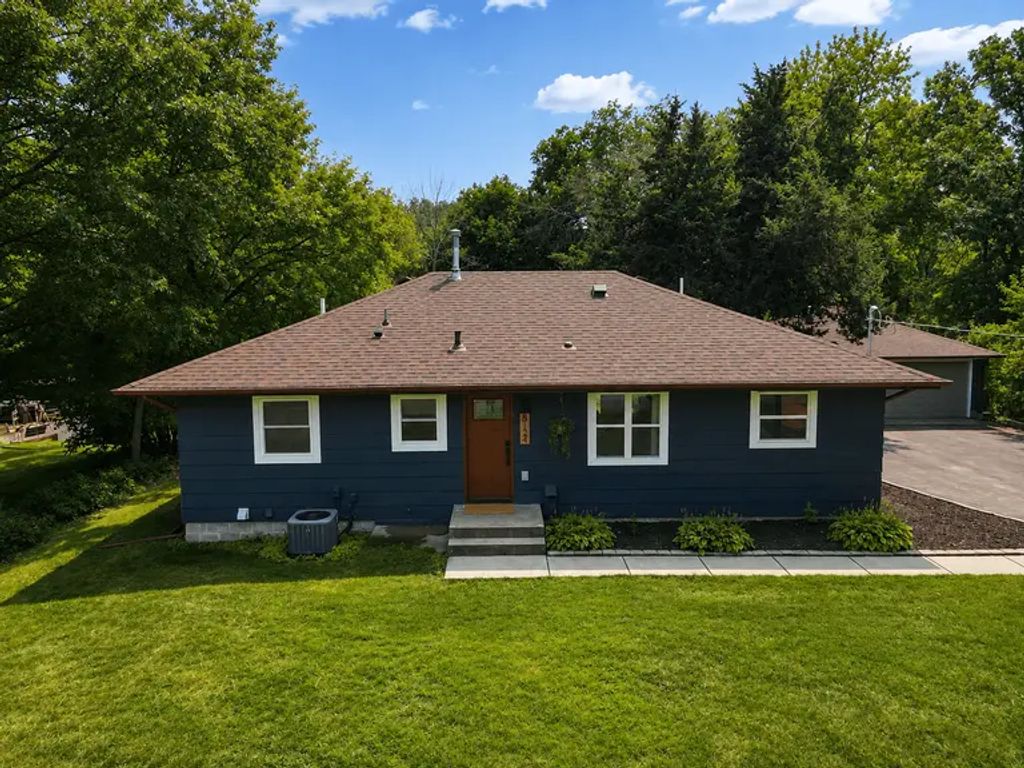 8124 Mount Curve Boulevard, Brooklyn Park