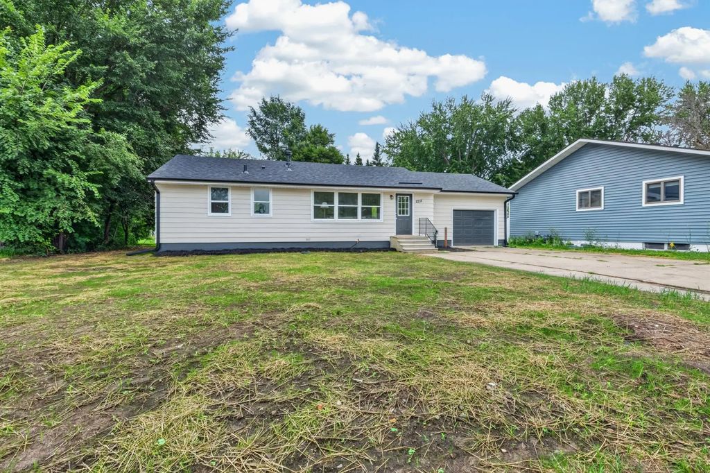 1211 Sunnyside Drive, Farmington