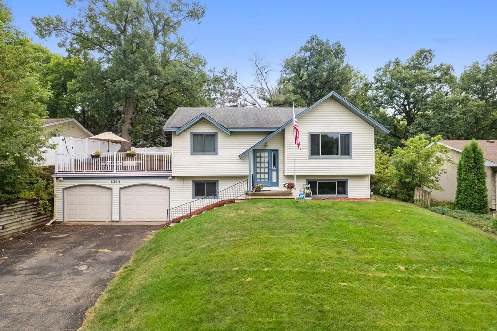 1264 Hathaway Lane Ne, Fridley