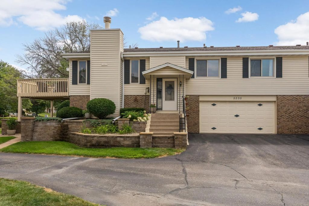 5205 Beachside Drive, Minnetonka