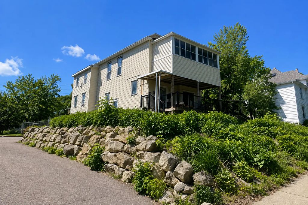 306 King Street W, Saint Paul