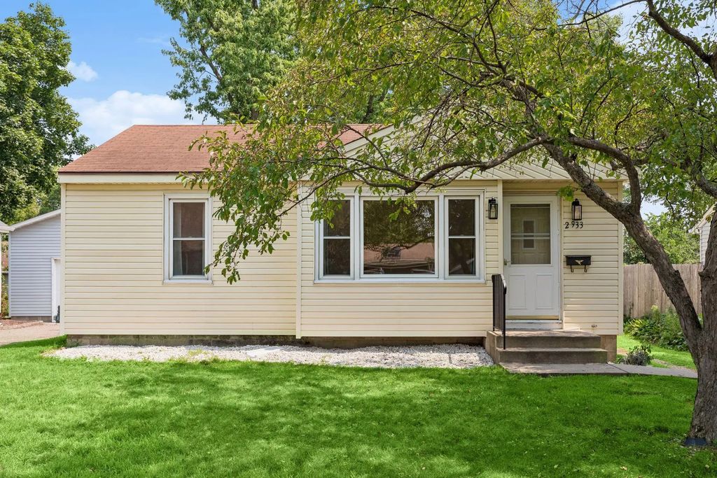 2933 Hillsboro Avenue S, Saint Louis Park