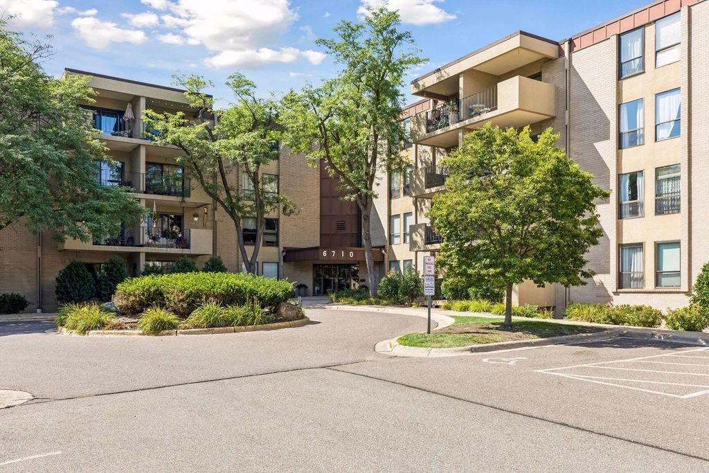6710 Vernon Avenue S 410, Edina