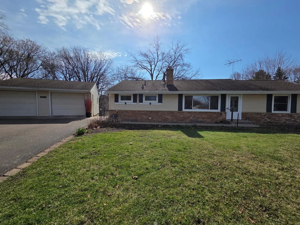 6015 Aspen Road, Mound