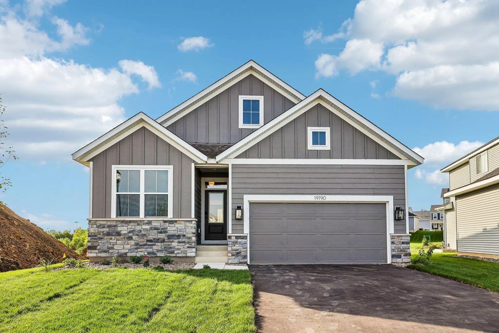19190 Cloverleaf Way, Farmington