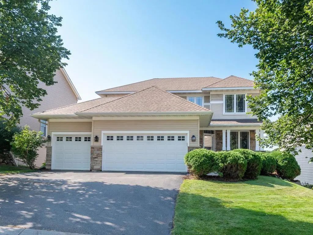 1511 Pembroke Pass, Chanhassen