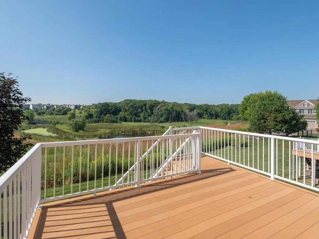 1511 Pembroke Pass, Chanhassen