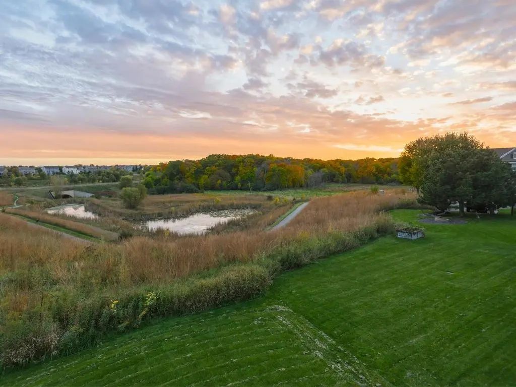 1511 Pembroke Pass, Chanhassen