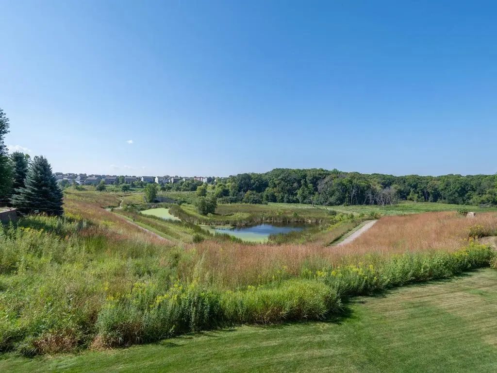 1511 Pembroke Pass, Chanhassen