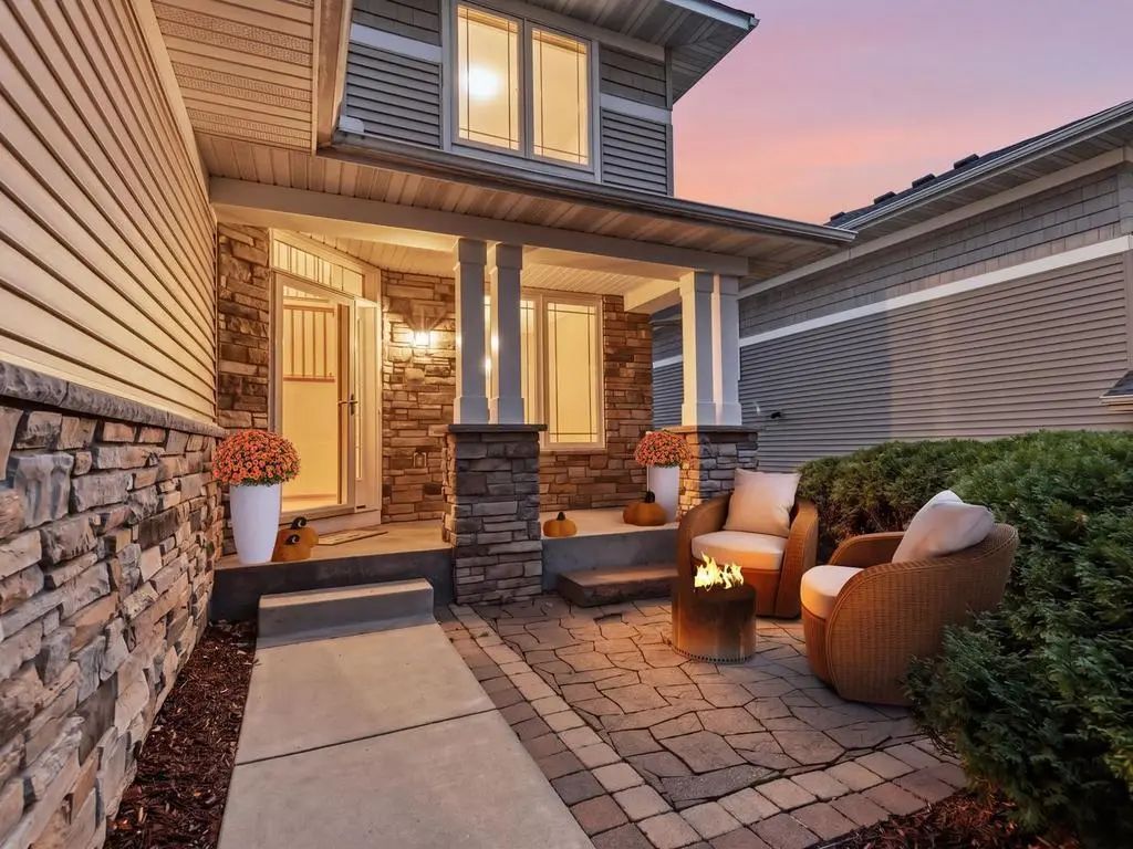 1511 Pembroke Pass, Chanhassen