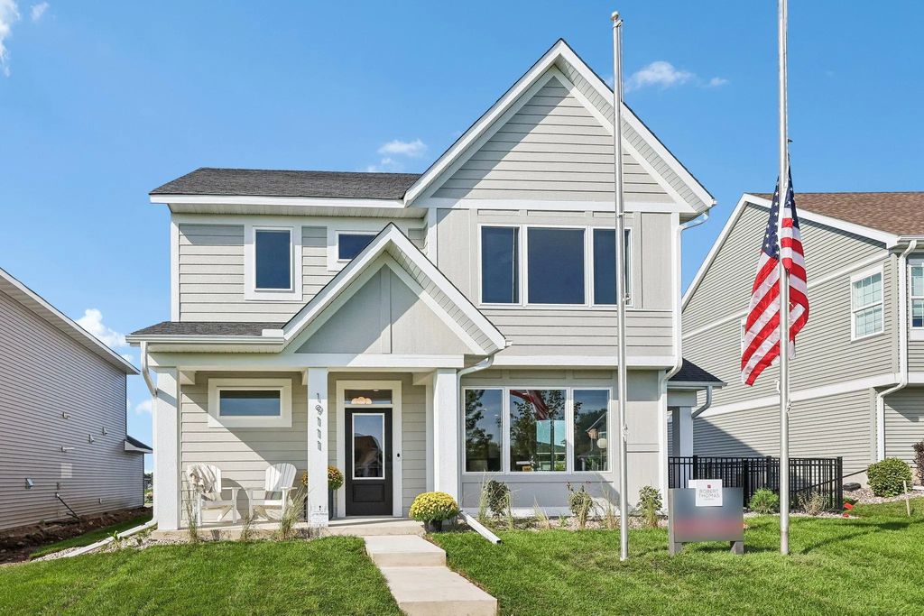 19111 Cloverleaf Way, Farmington