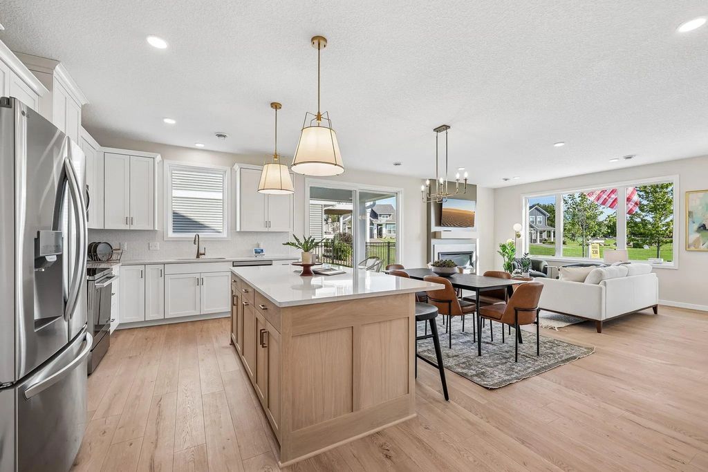 19111 Cloverleaf Way, Farmington