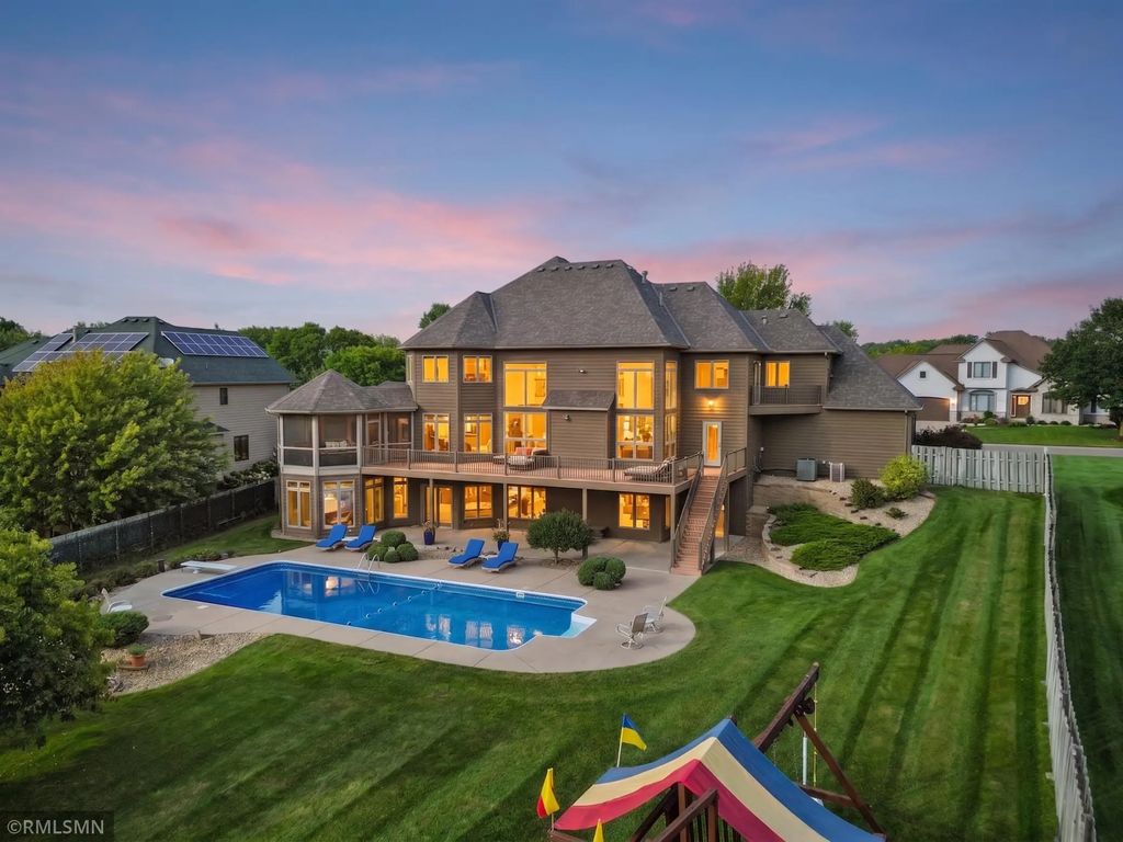 6102 Creek Ridge Court, Minnetonka