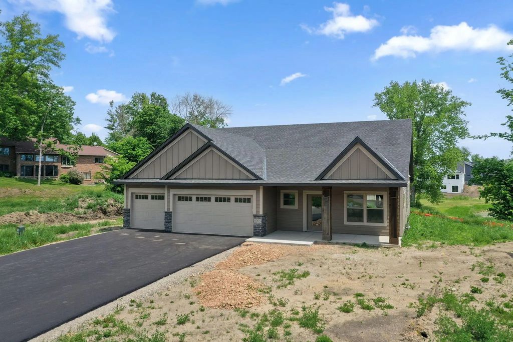 1958 Woods Point, Waconia