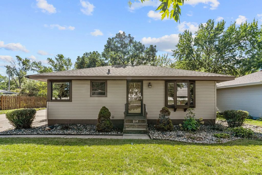 856 Maple Street Ne, Spring Lake Park