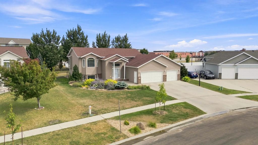 3760 Harrison Street S, Fargo