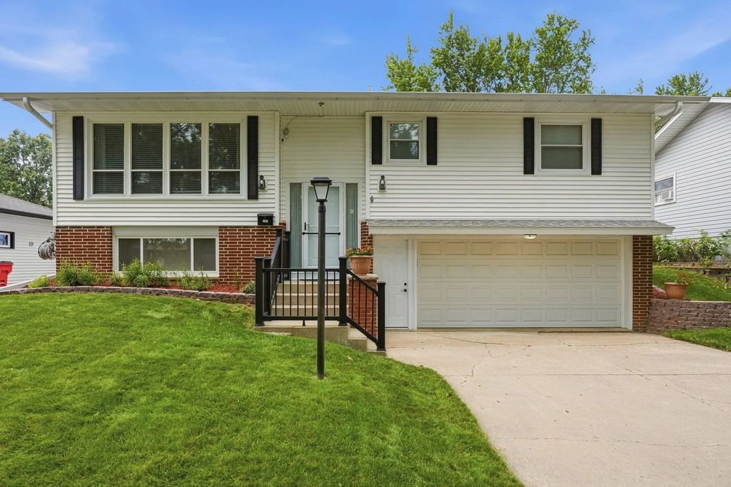 2307 17 1/2 Street Nw, Rochester