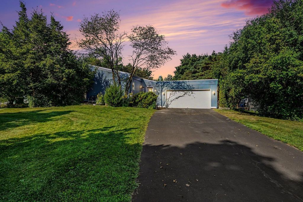 1852 Kennedy Court, Northfield