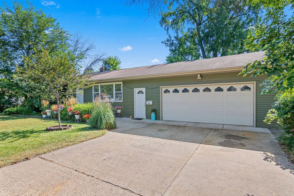 920 Westwood Lane, Anoka