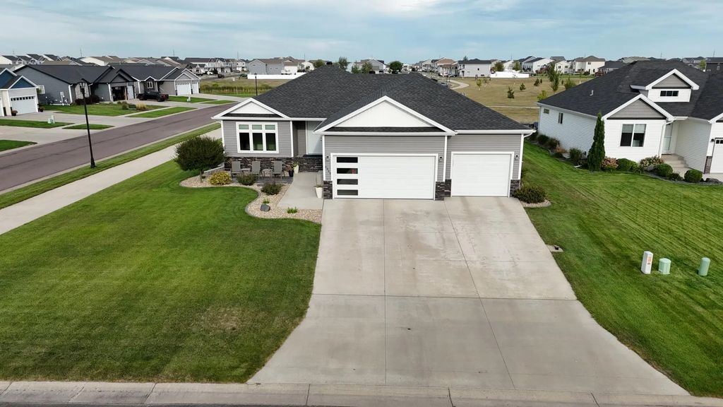 6464 59th Avenue S, Fargo