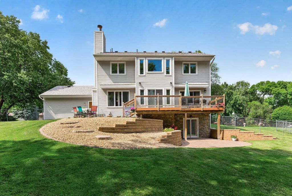 18425 Harrogate Drive, Eden Prairie
