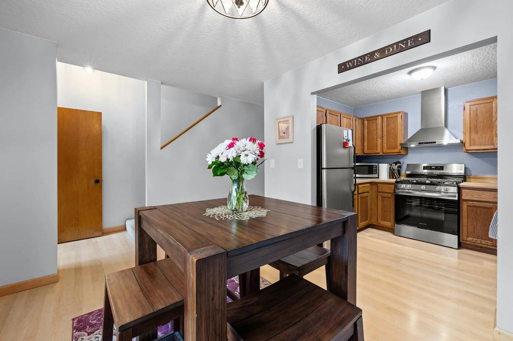 3253 Evergreen Drive, Eagan