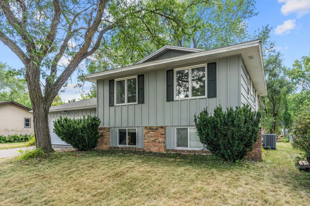 16515 Frazer Way W, Rosemount