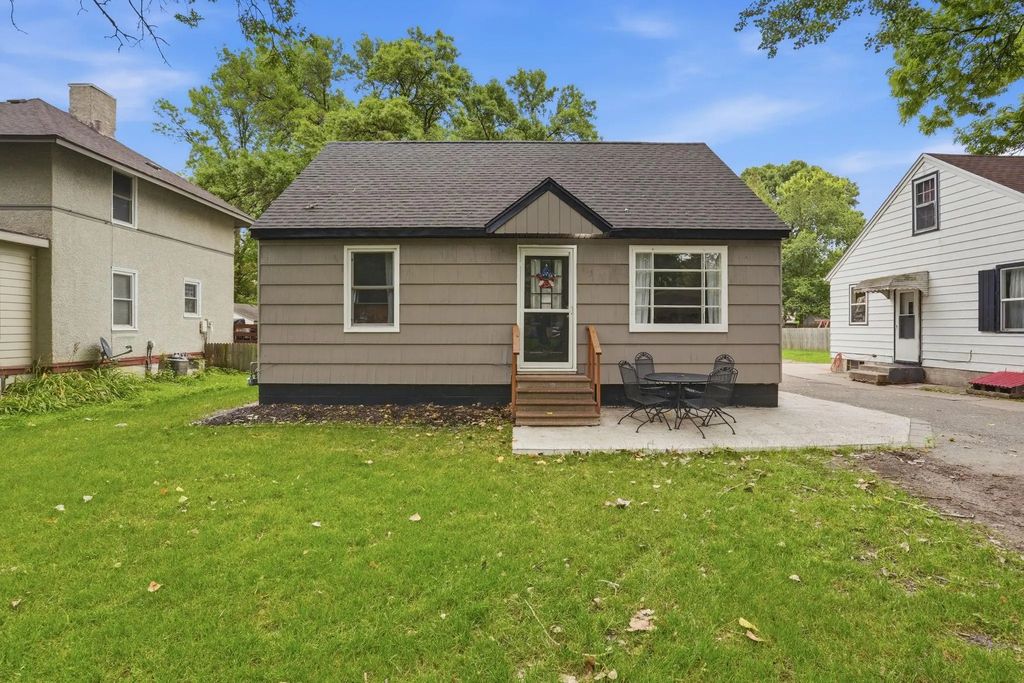 615 16th Street Sw, Willmar