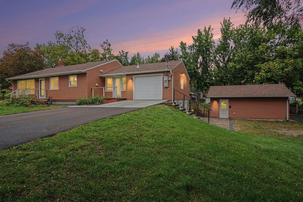 340 3rd Avenue S, Bayport