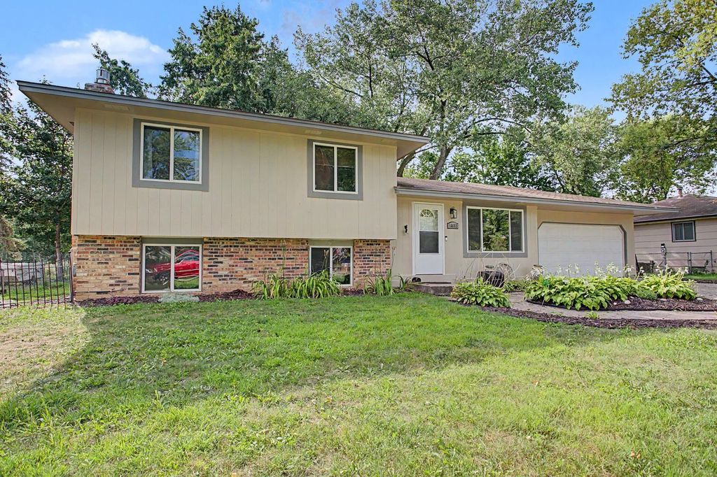 16653 Foliage Avenue W, Rosemount