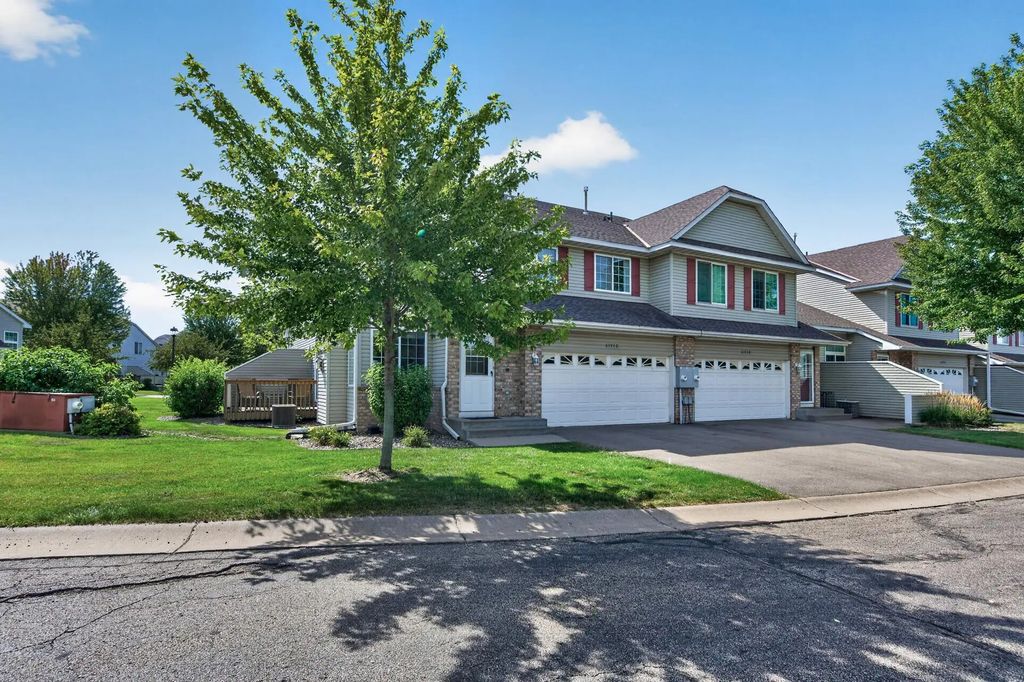 6193 Courtly Road E, Woodbury