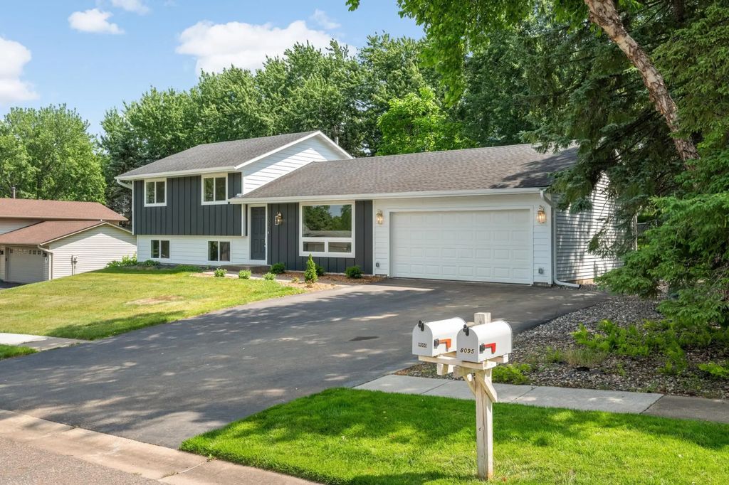 8090 159th Street W, Apple Valley