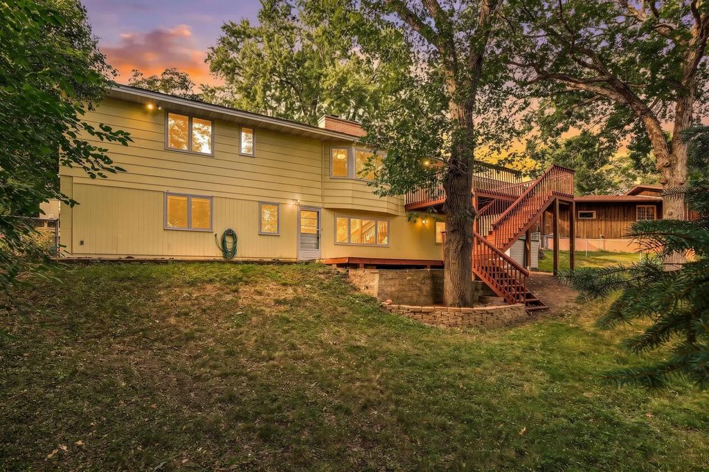 2325 Argonne Drive Ne, Columbia Heights