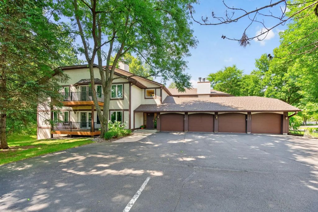 15695 Sussex Drive, Minnetonka
